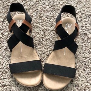 Cross crops ankle strap sandals